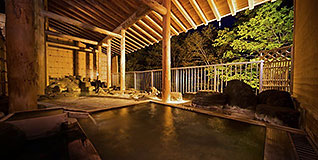 蔵王温泉ホテルオークヒルの露天風呂：ひのき風呂